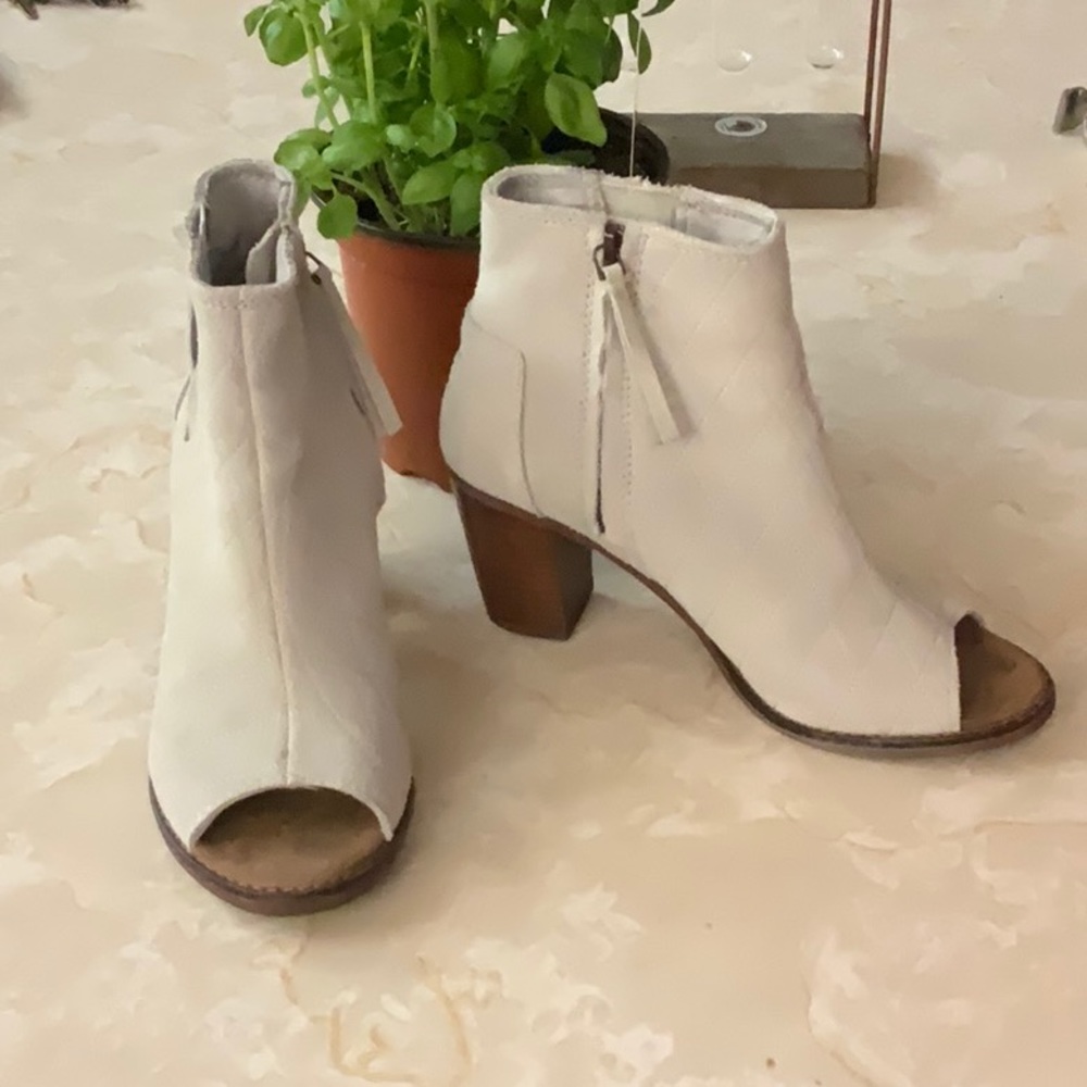 TOMS😻-light grey suede 6.5